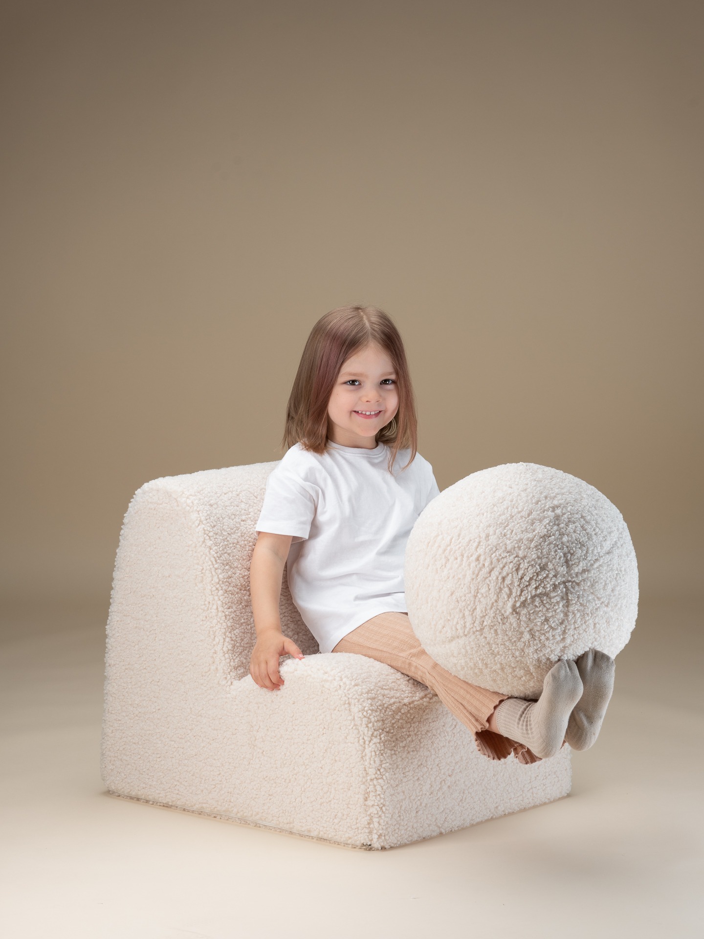 Wigiwama - Cream White Ball Cushion – Bild 6